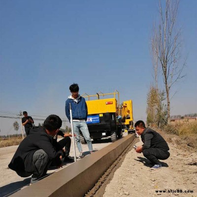 濟寧達沃生產供應路沿石滑膜成型機路邊石現澆一次滑膜成型機了上門安裝調試