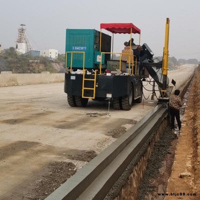 鴻信自走式路沿石滑模機(jī) 路緣石滑模成型機(jī) 馬路肩石攔水帶滑模機(jī)