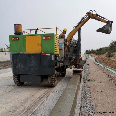 潤達承包租賃施工無線遙控路沿石滑模機 公路兩側路路肩成型機 履帶式路緣石滑模機