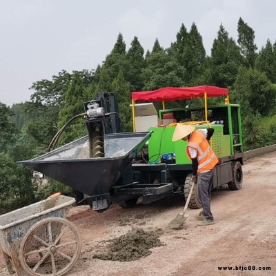 潤(rùn)達(dá)混凝土路面滑膜機(jī)  自走式路沿石滑模機(jī)一次成型滑模成型機(jī)