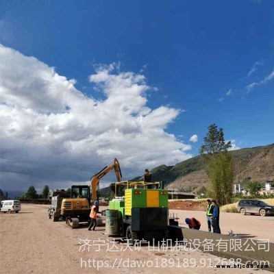 公路兩側(cè)路緣石滑模機(jī)全自動路沿石一次成型機(jī)路邊石滑模成型機(jī)價格