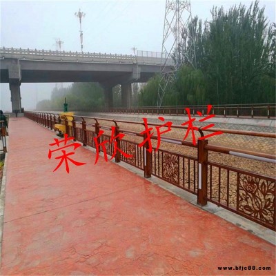 延邊州不銹鋼復合管護欄不銹鋼復合管欄桿供應道路防撞欄桿