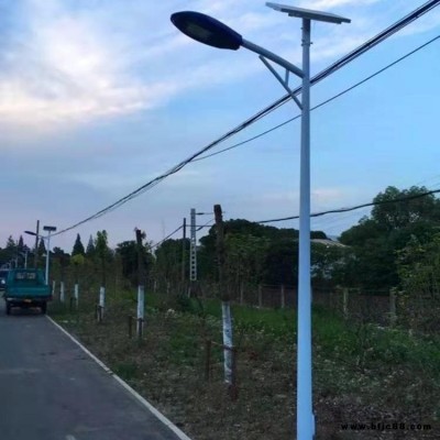 30W公路太陽(yáng)能路燈價(jià)格 6米市政道路照明LED燈 廠家  鑫永虹