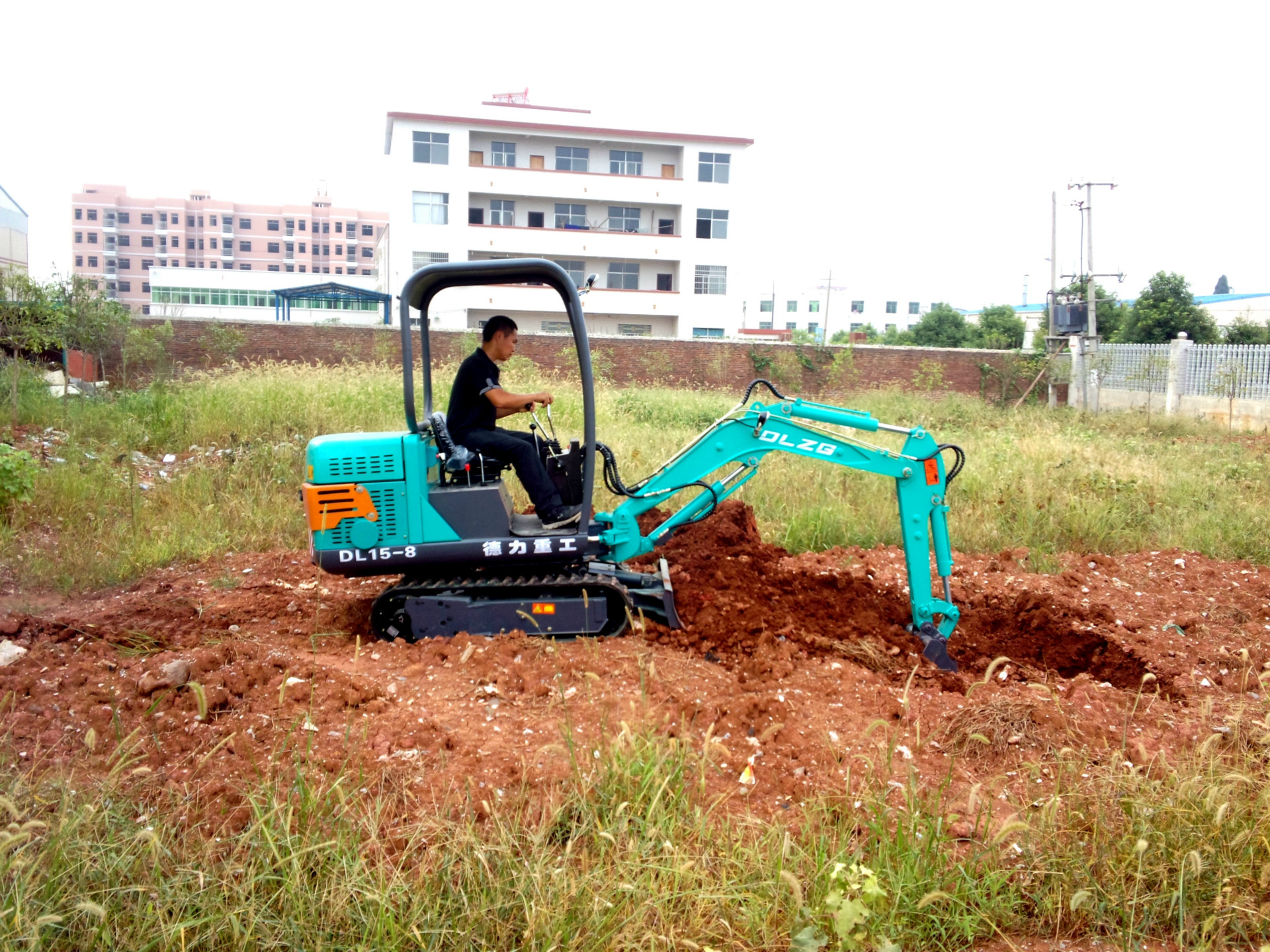 山東德力重工DL15-8挖掘機(jī),園林挖掘機(jī)，微型挖掘機(jī)，迷你挖掘機(jī)示例圖6