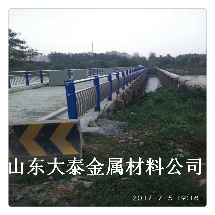 碳鋼鋼管噴塑橋梁欄桿大泰定制加工 鍍鋅鋼板立柱 景觀河道護欄