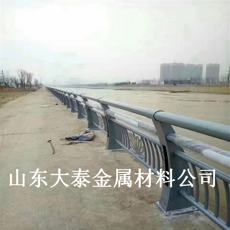 不銹鋼橋梁防撞護欄 專業制造304復合管景觀道路護欄 防撞護欄