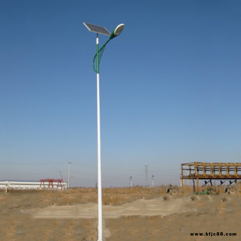 太陽能led路燈  河南濮陽5米30w庭院燈